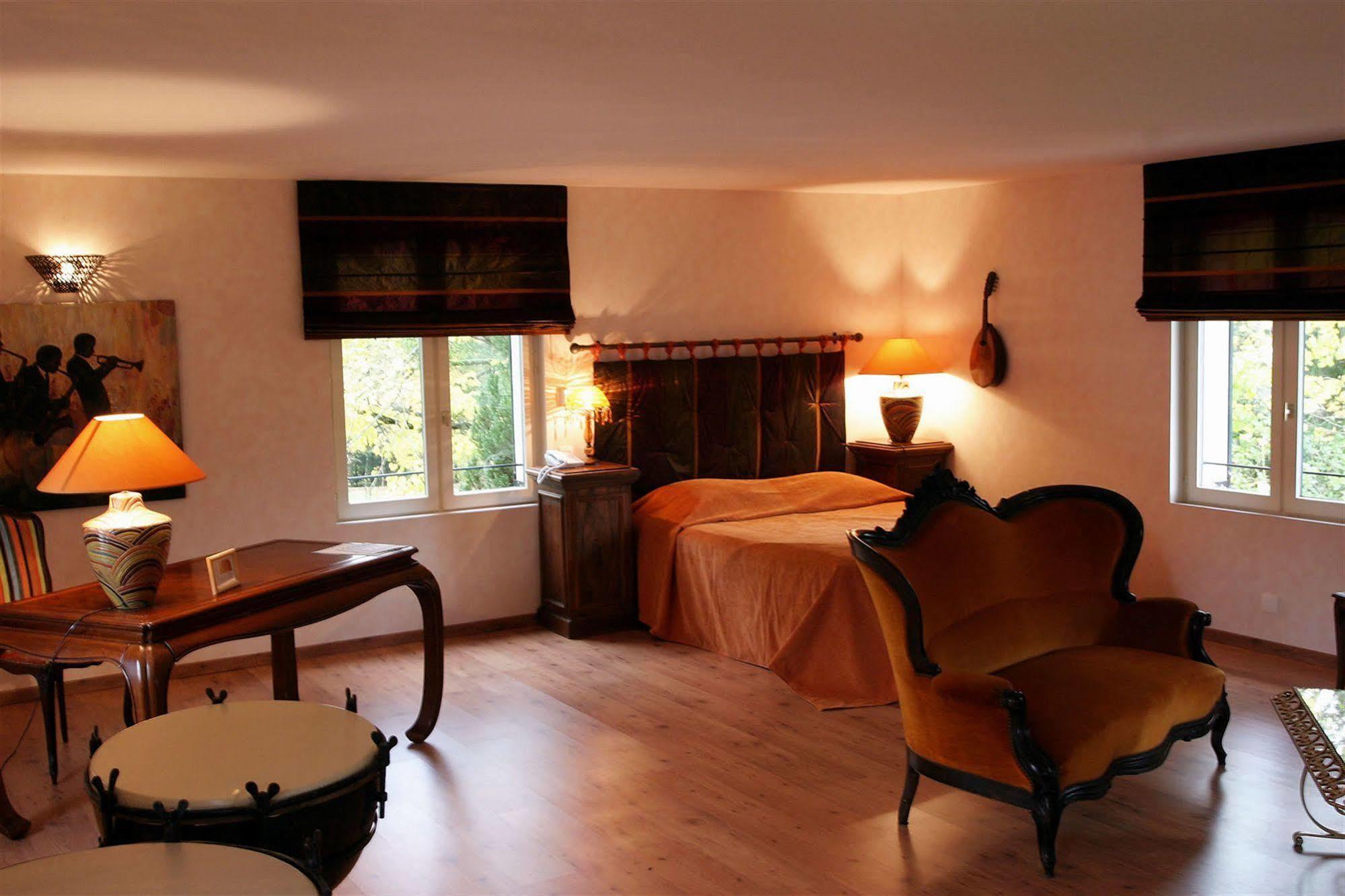 Chateau De La Dame Blanche - Logis Geneuille Εξωτερικό φωτογραφία