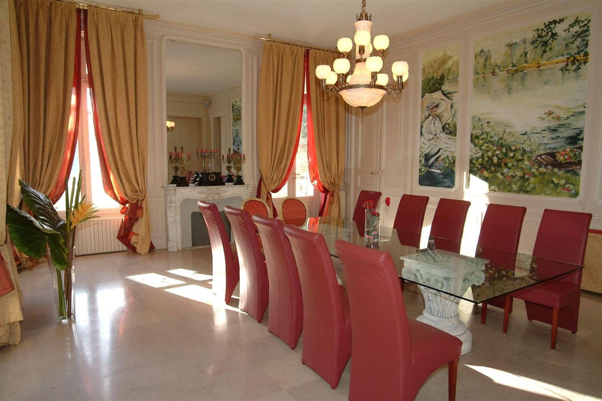 Chateau De La Dame Blanche - Logis Geneuille Εξωτερικό φωτογραφία